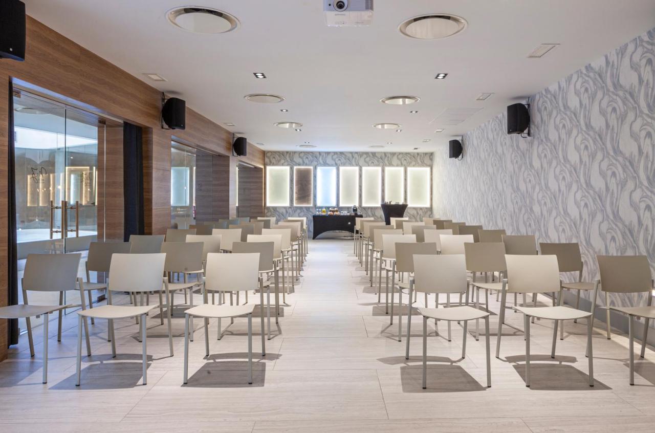 Hotel Macia Sevilla Kubb Екстериор снимка